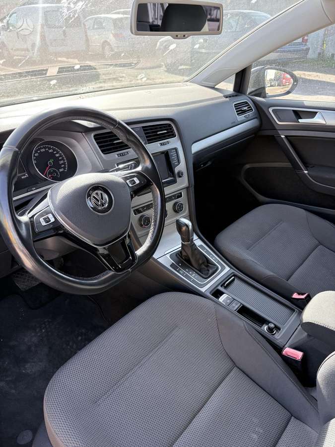 Volkswagen Golf - 5