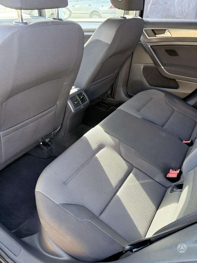 Volkswagen Golf - 8