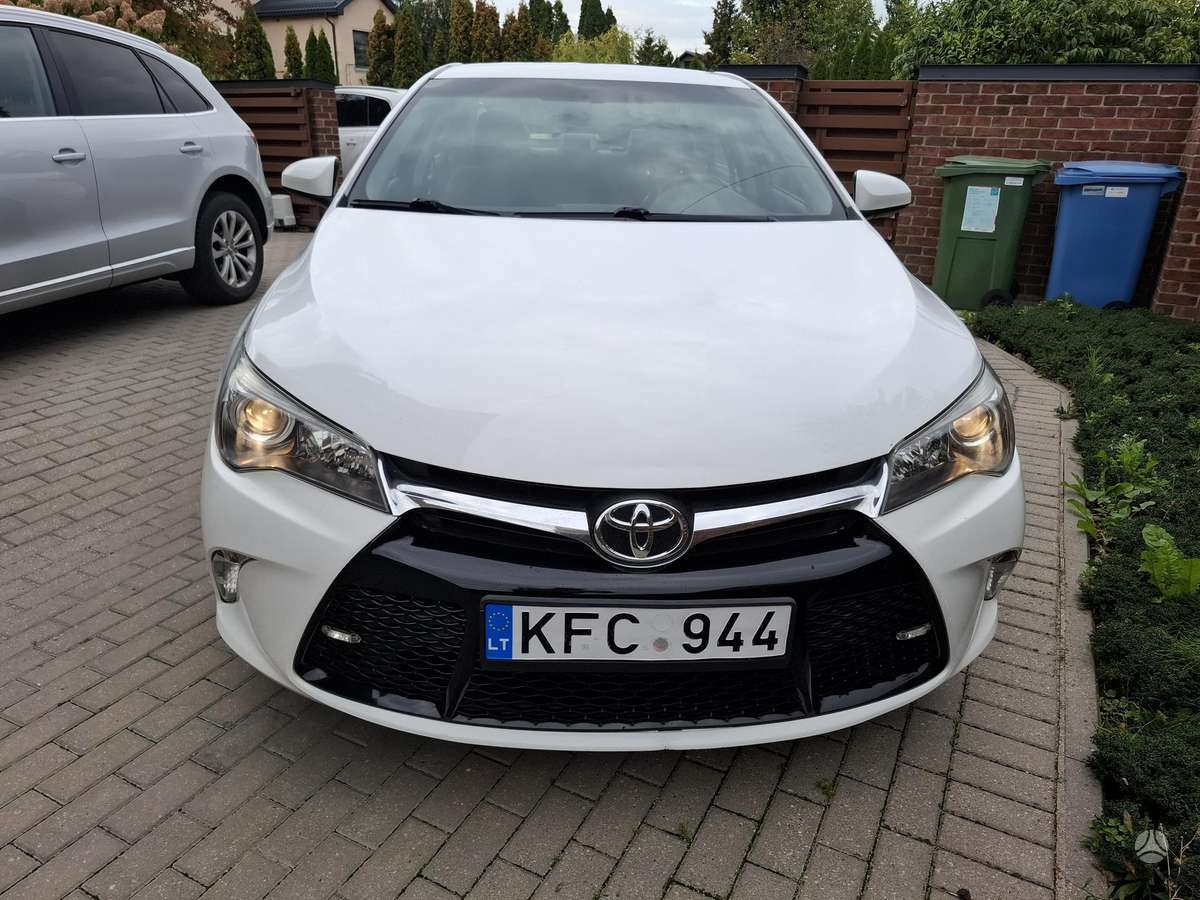 Toyota Camry - 2