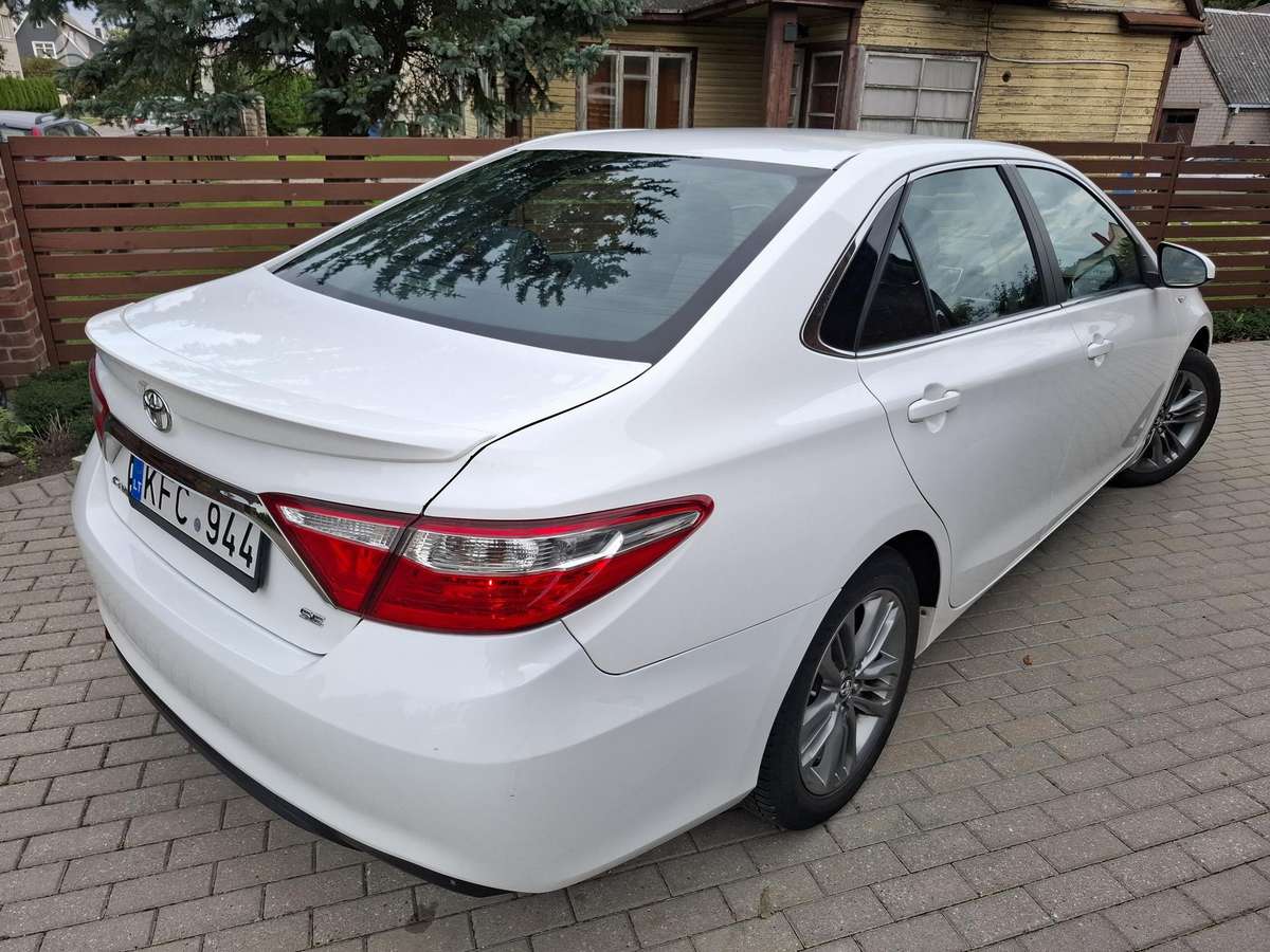 Toyota Camry - 4