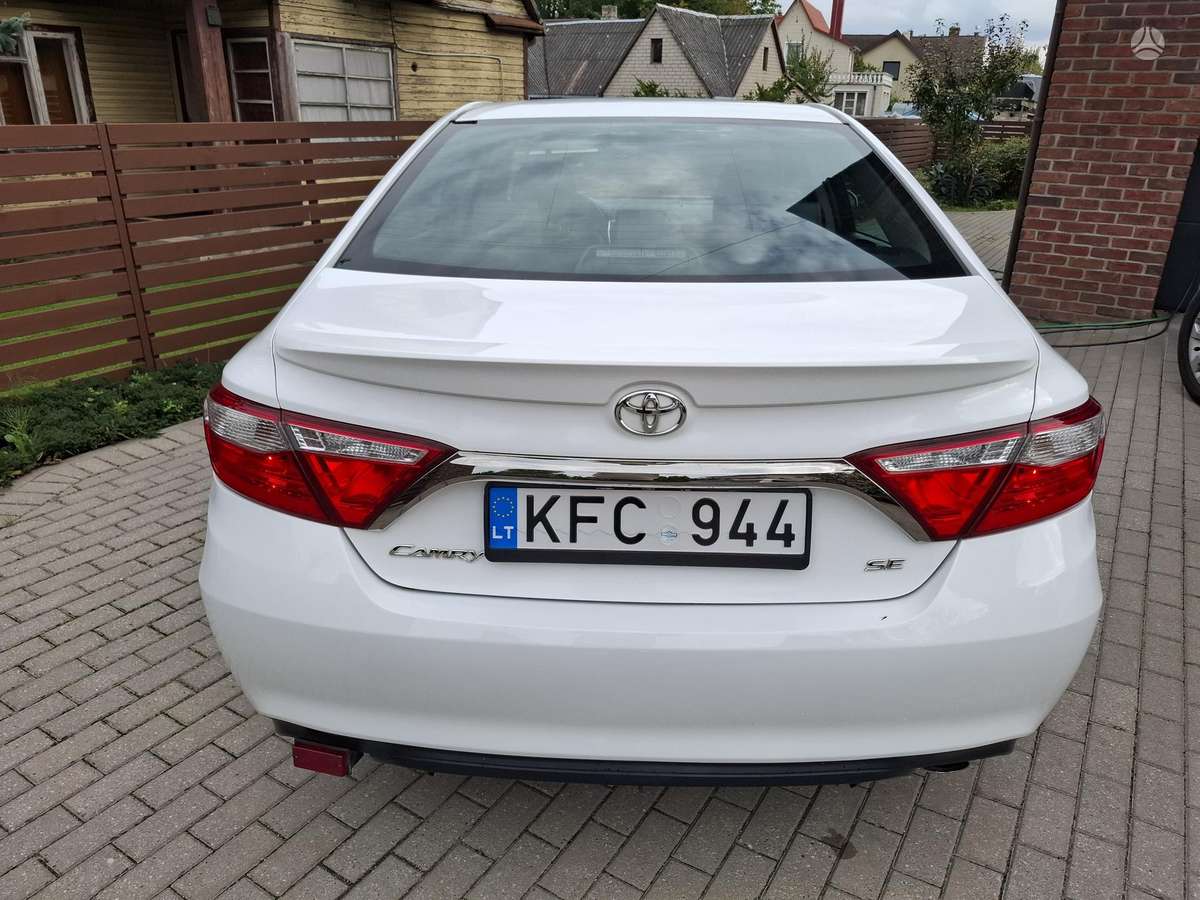 Toyota Camry - 5