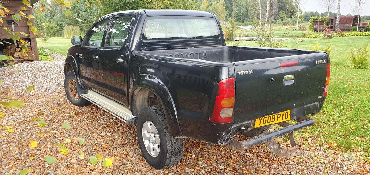 Toyota Hilux - 4