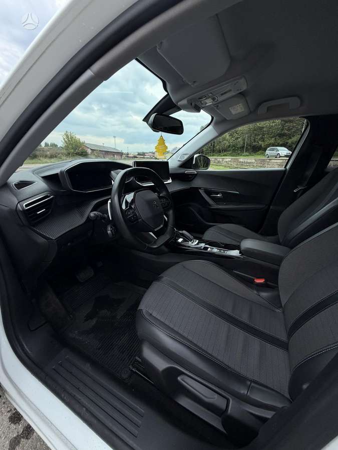 Peugeot 2008 - 8