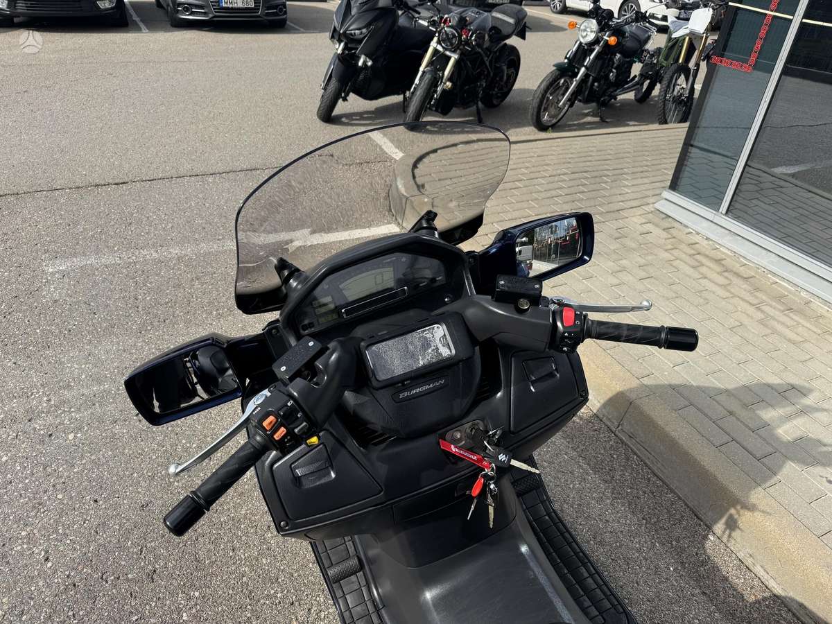 Suzuki Burgman 650cc, scooters / mopeds