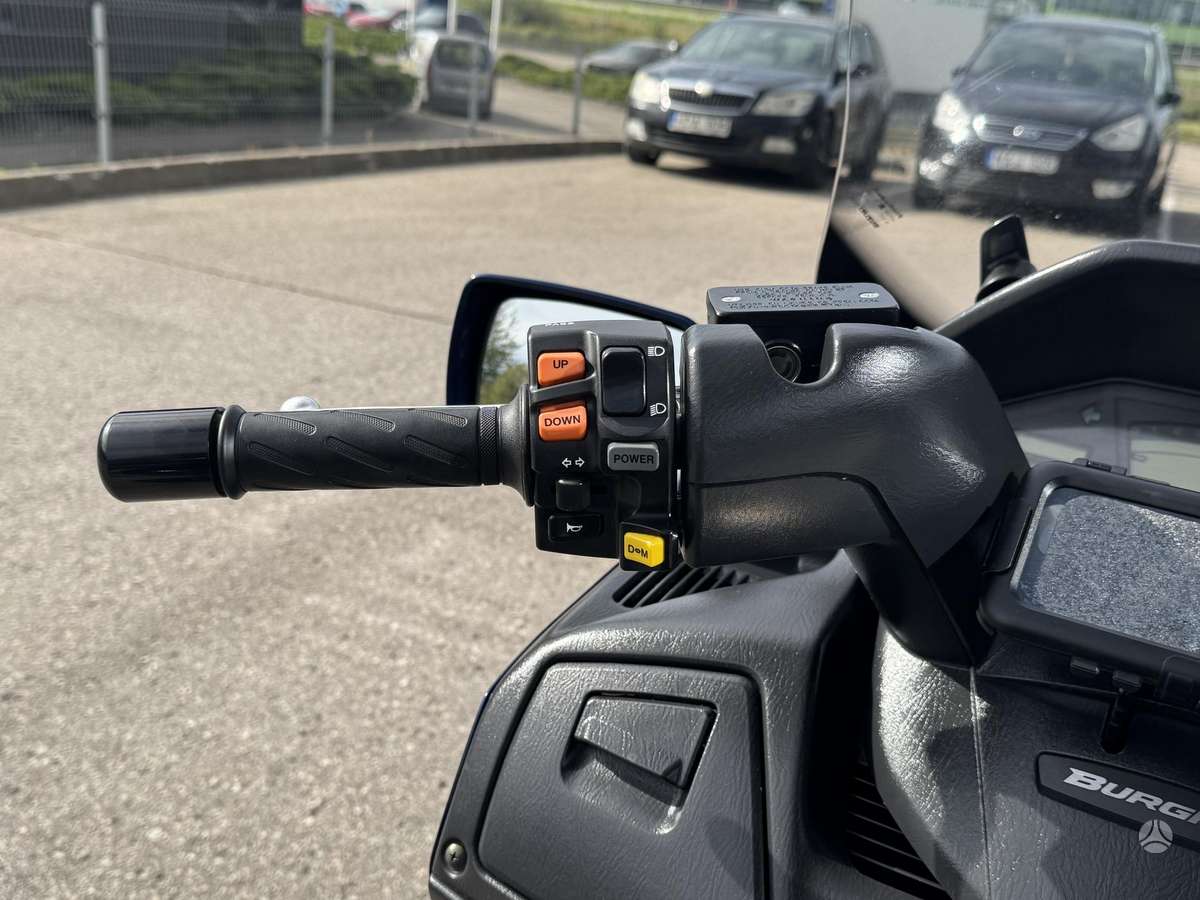 Suzuki Burgman 650cc, scooters / mopeds