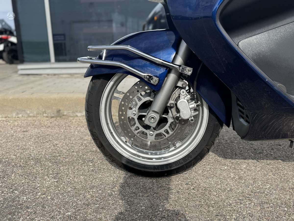 Suzuki Burgman 650cc, scooters / mopeds