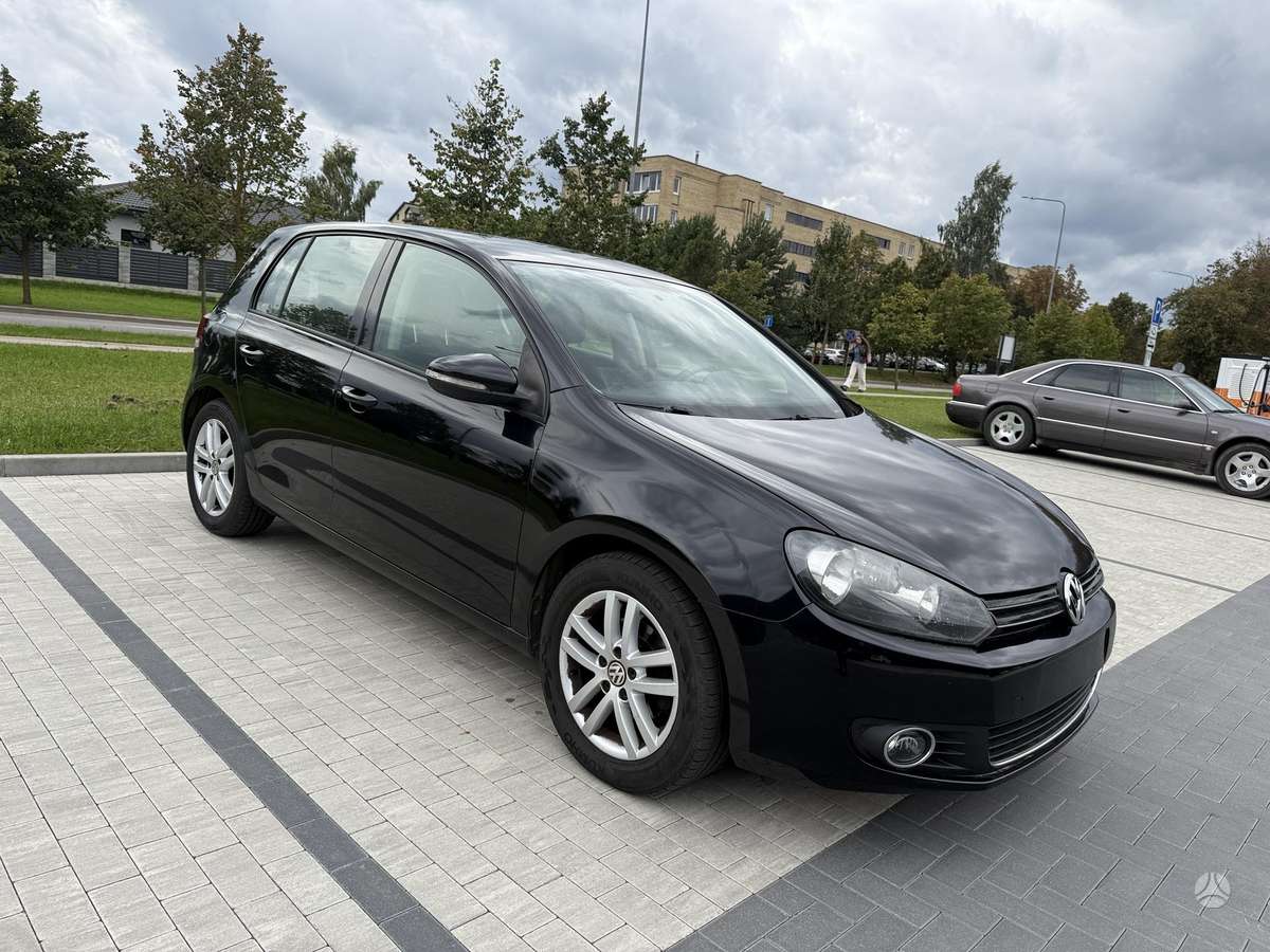 Volkswagen Golf - 1