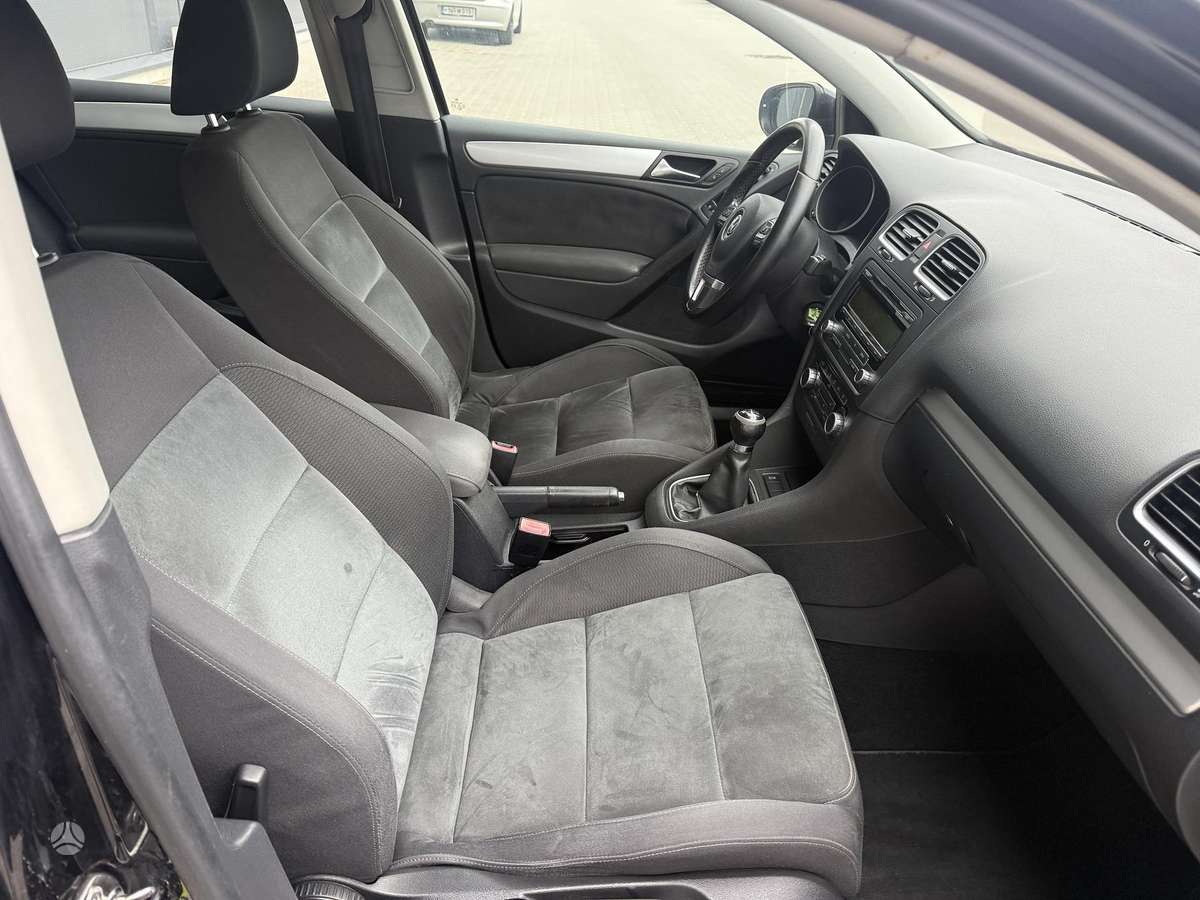 Volkswagen Golf - 10