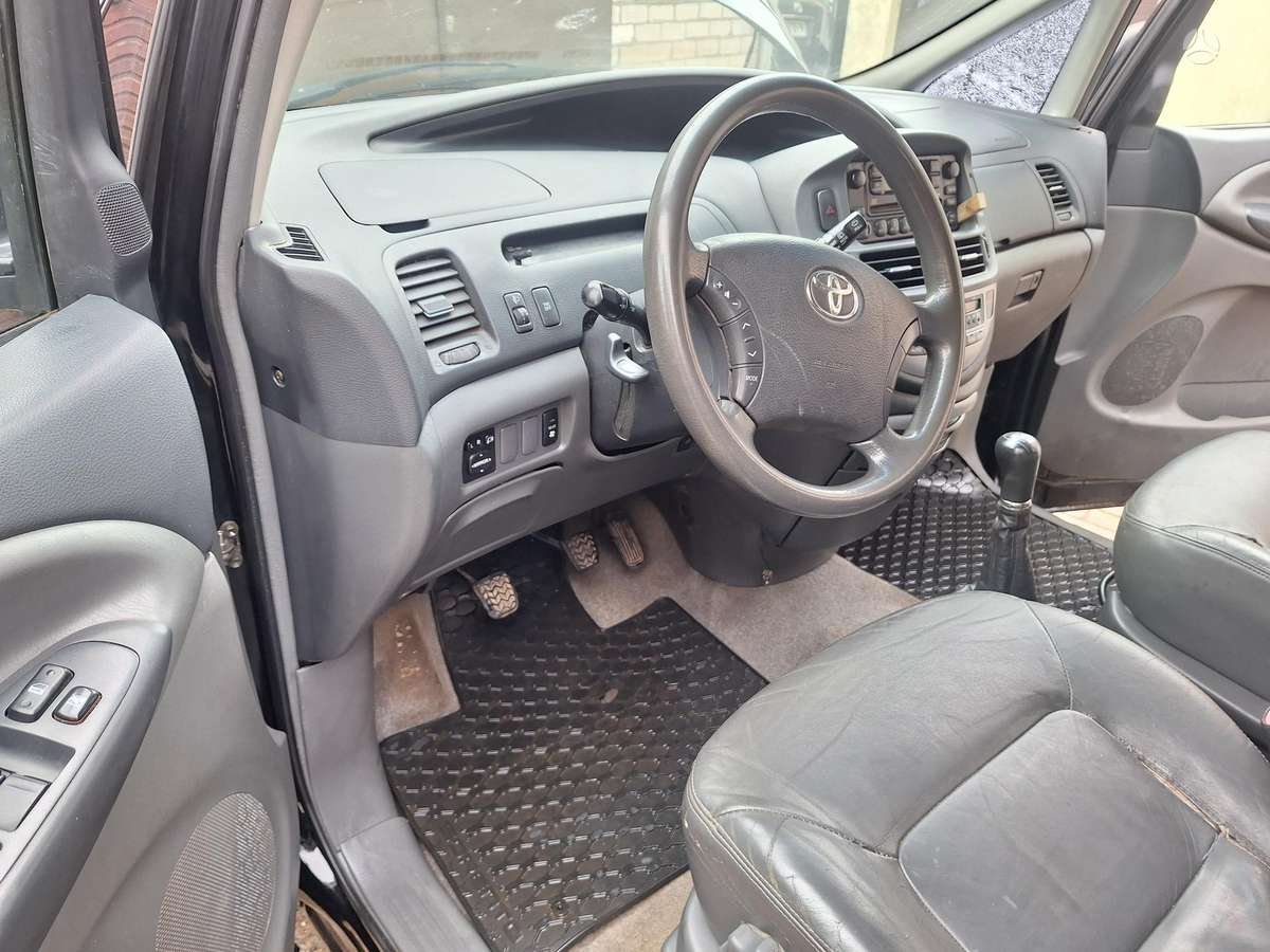 Toyota Previa - 5