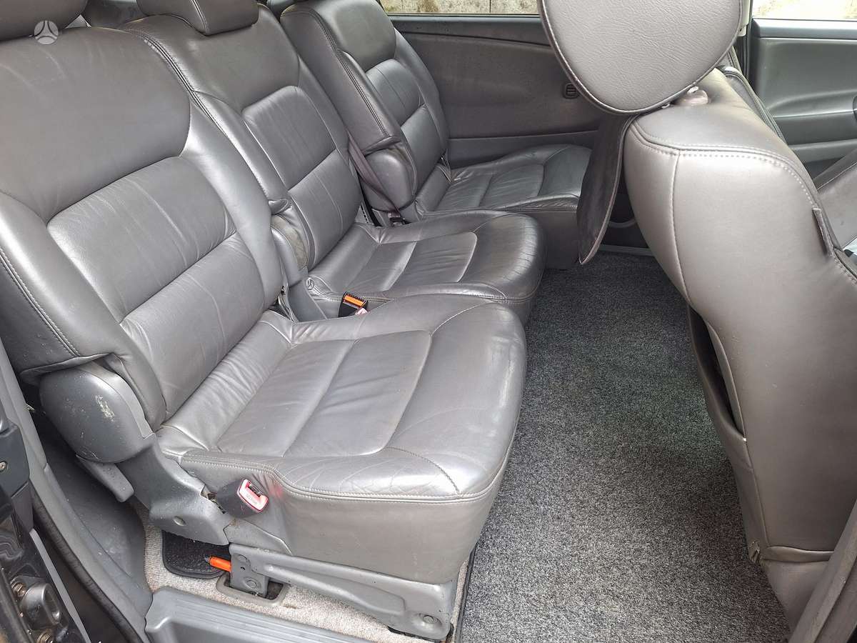 Toyota Previa - 7