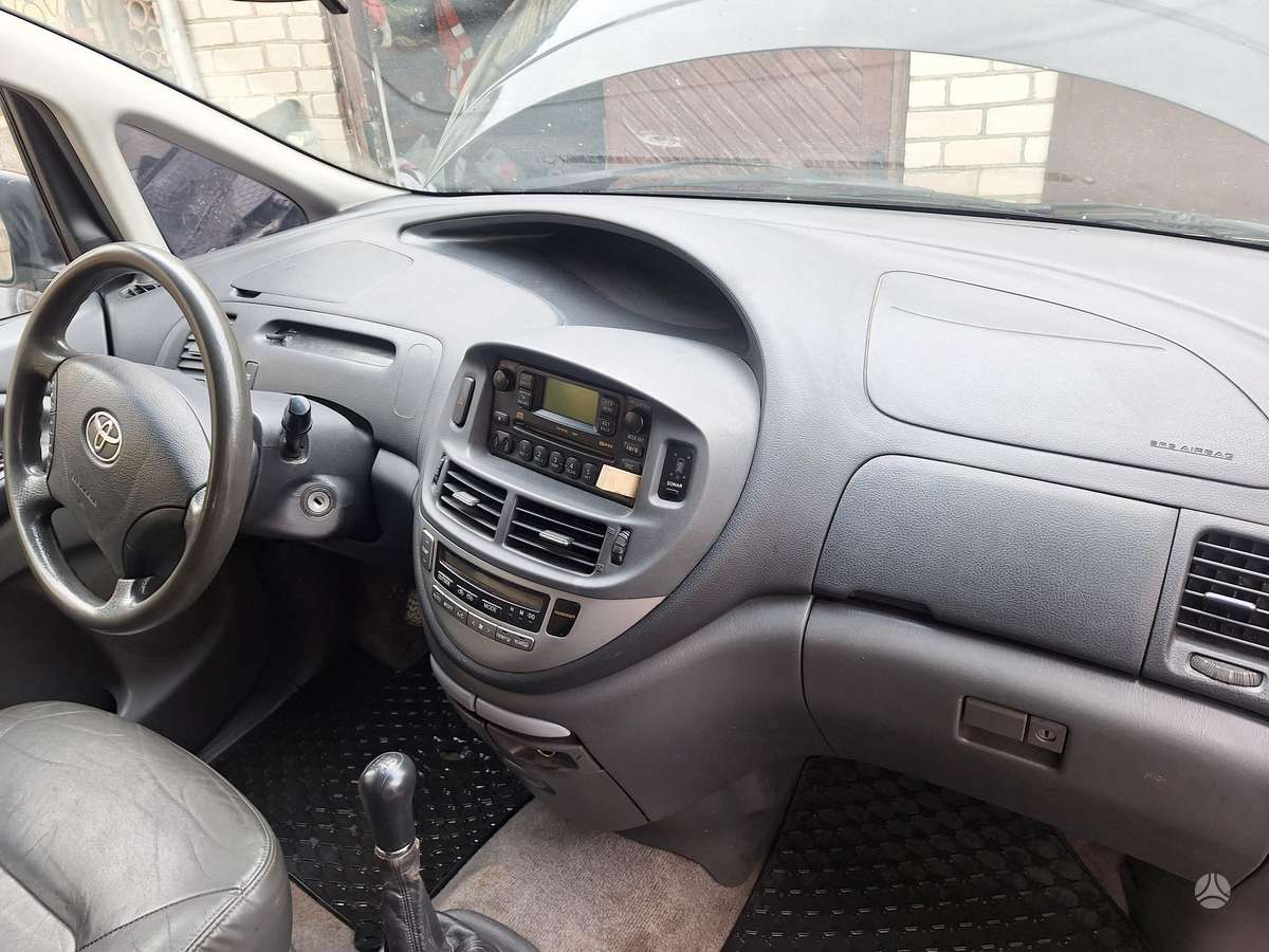 Toyota Previa - 8