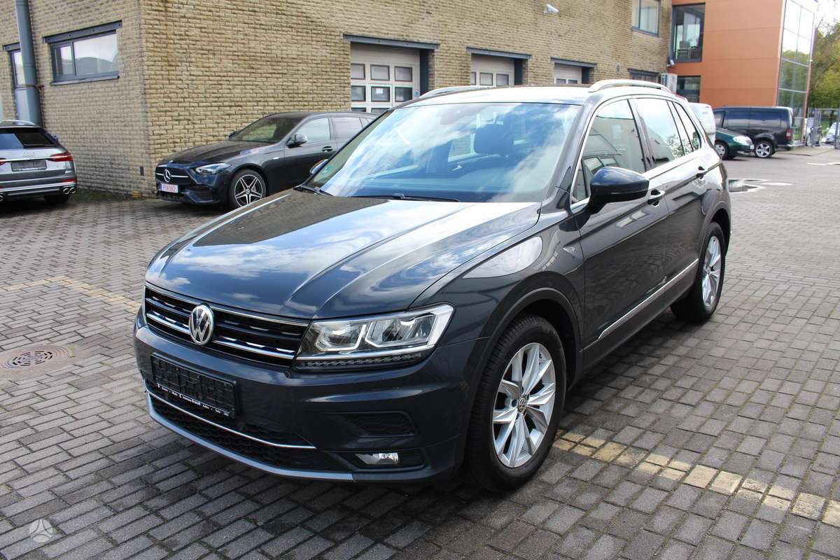 Volkswagen Tiguan - 1