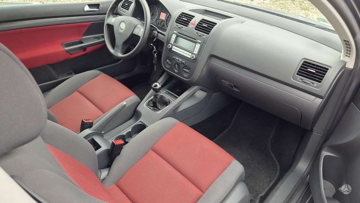 Volkswagen Golf - 5