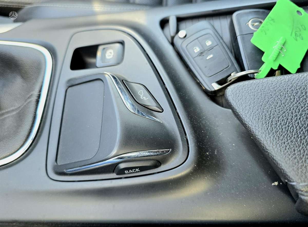 Opel Insignia 2014 — photo 21