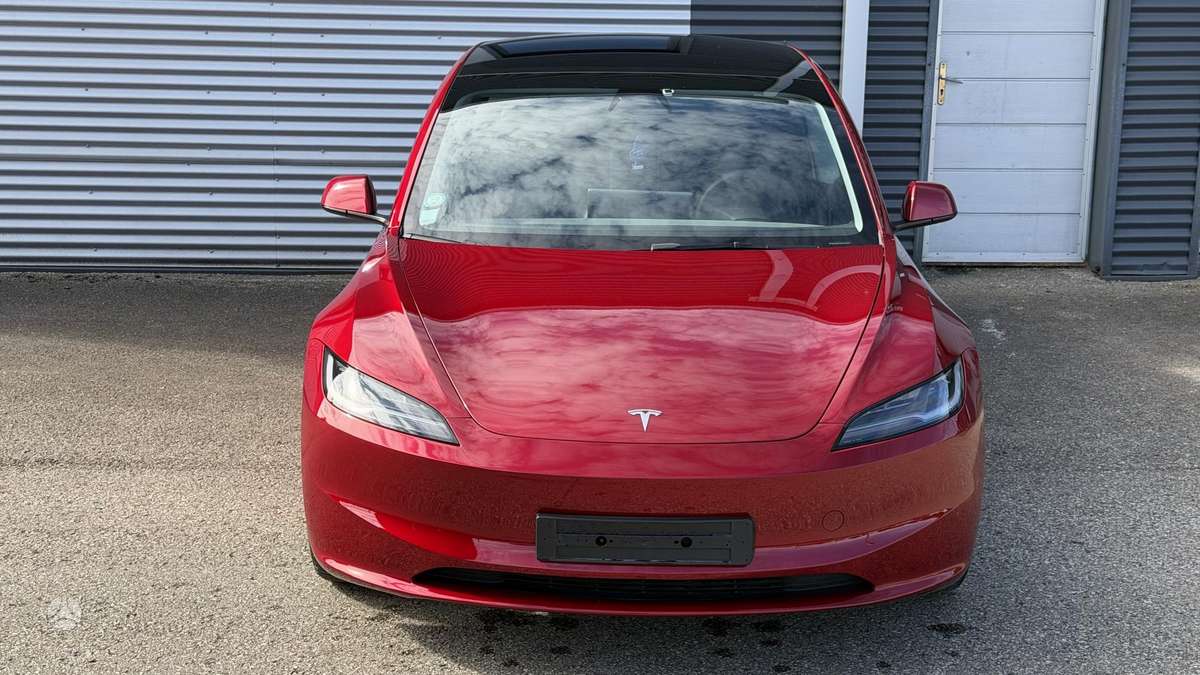 Tesla Model 3 - 2
