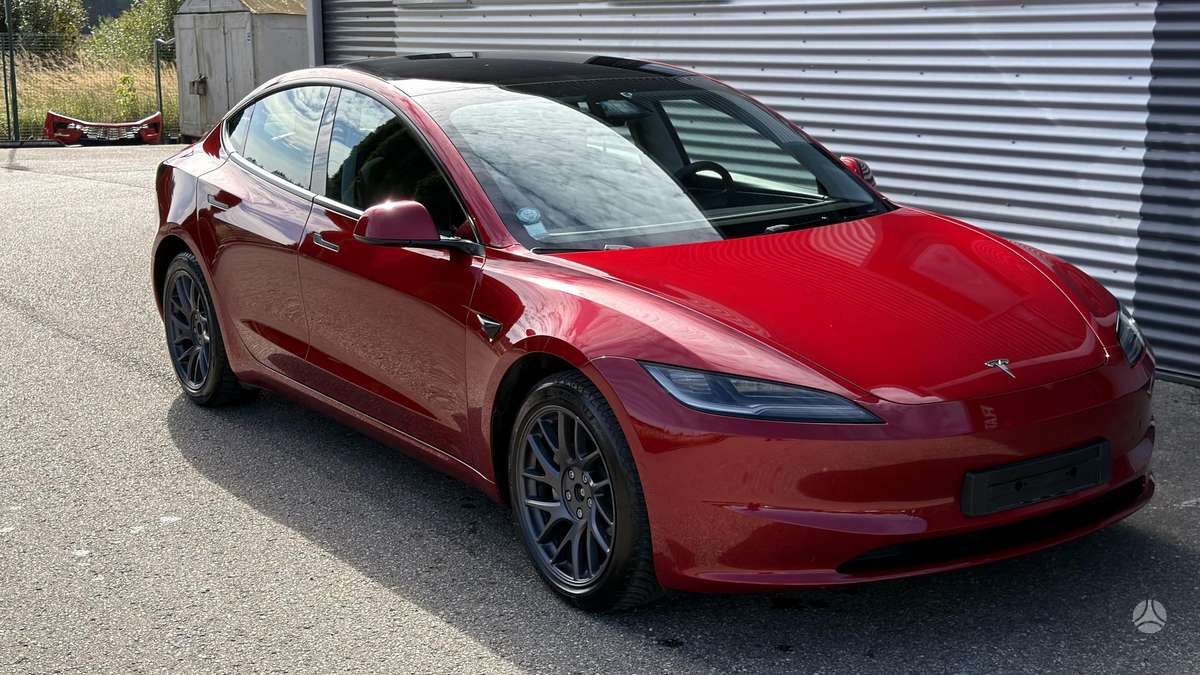 Tesla Model 3 - 3