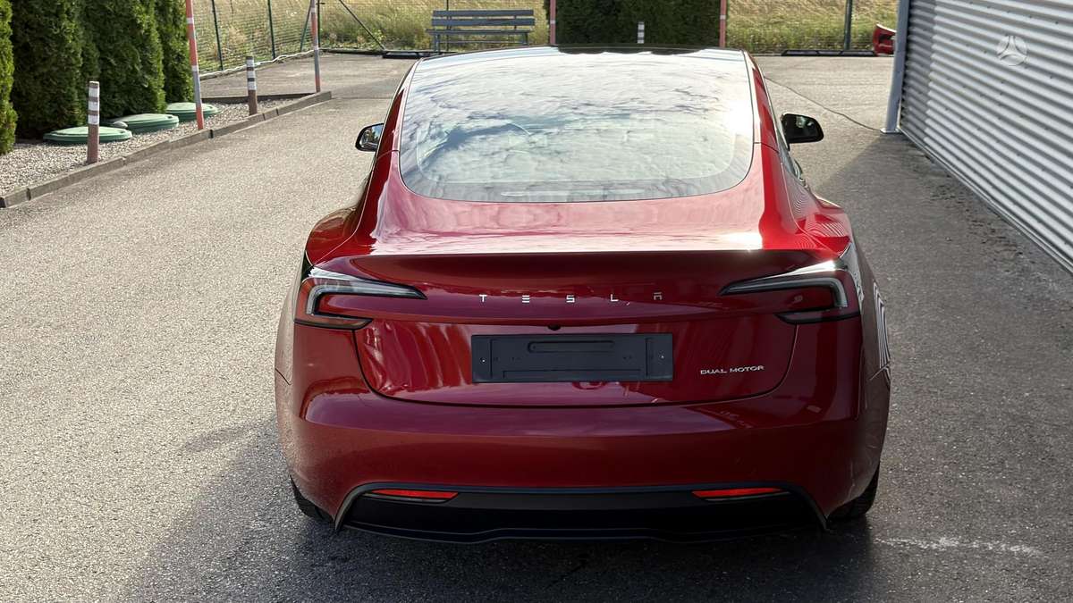 Tesla Model 3 - 6