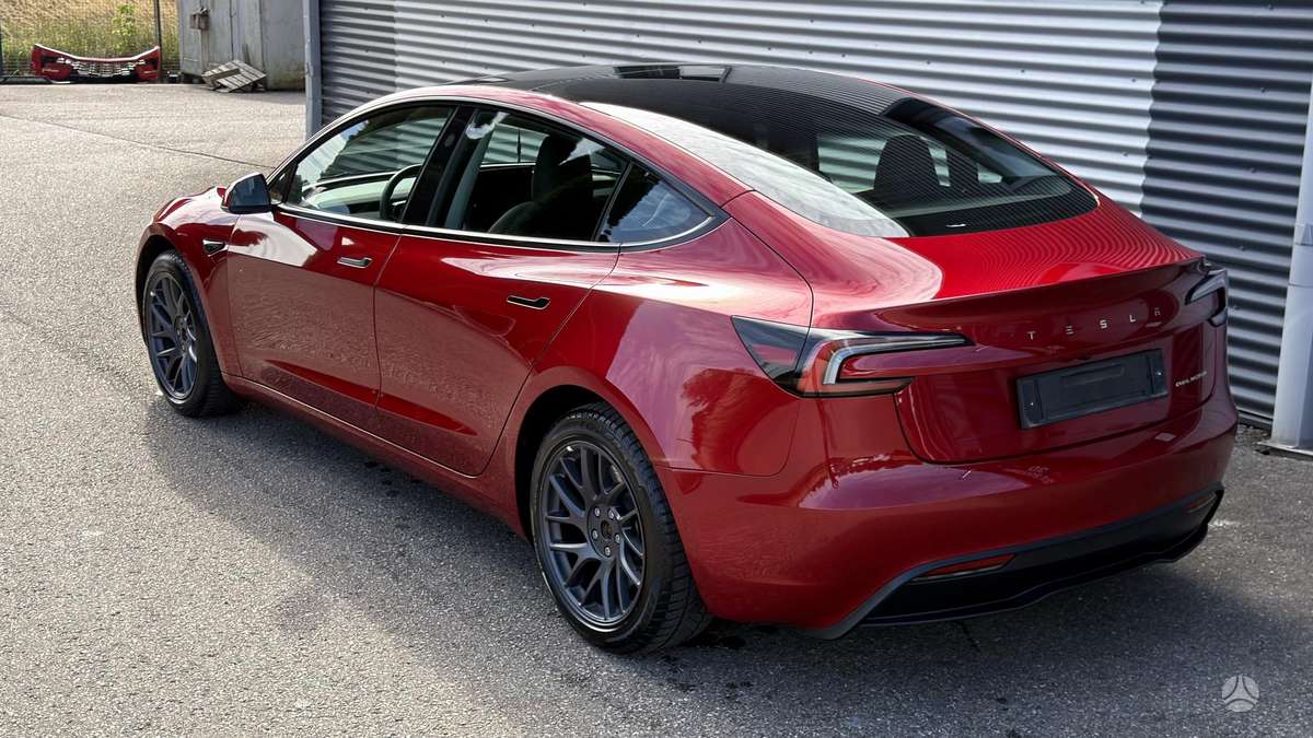 Tesla Model 3 - 7