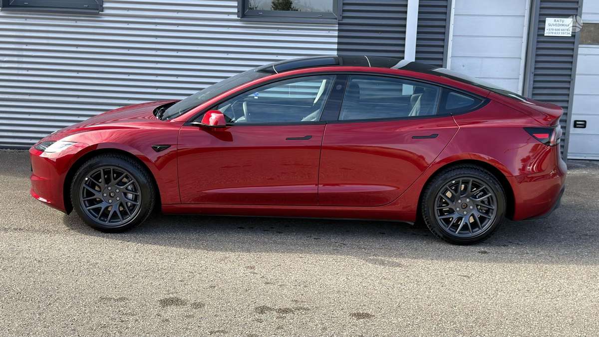 Tesla Model 3 - 8