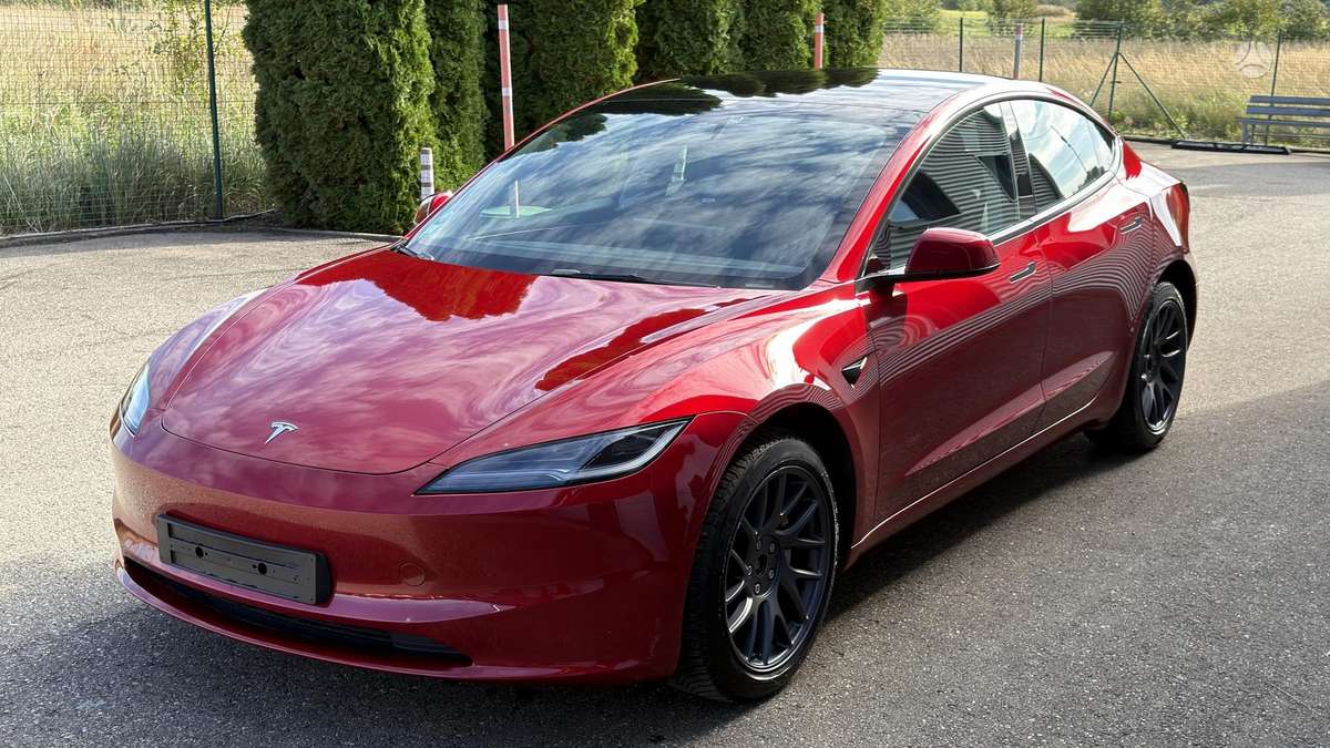 Tesla Model 3 - 9