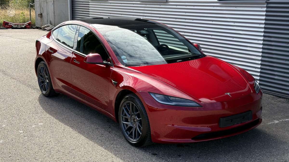 Tesla Model 3 - 11