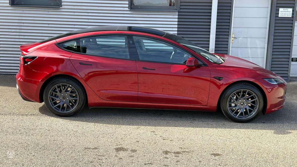 Tesla Model 3 - 12