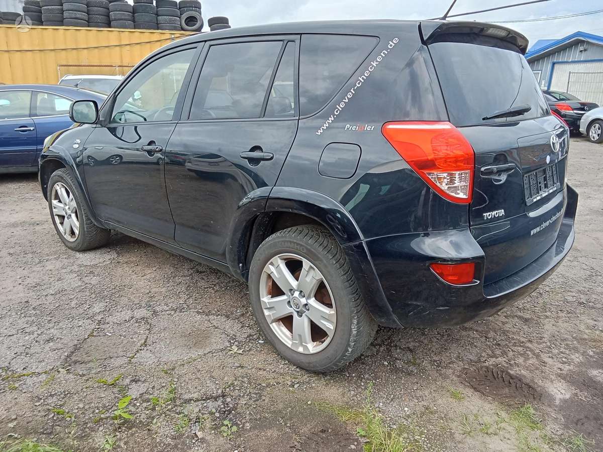 Toyota RAV4 - 6