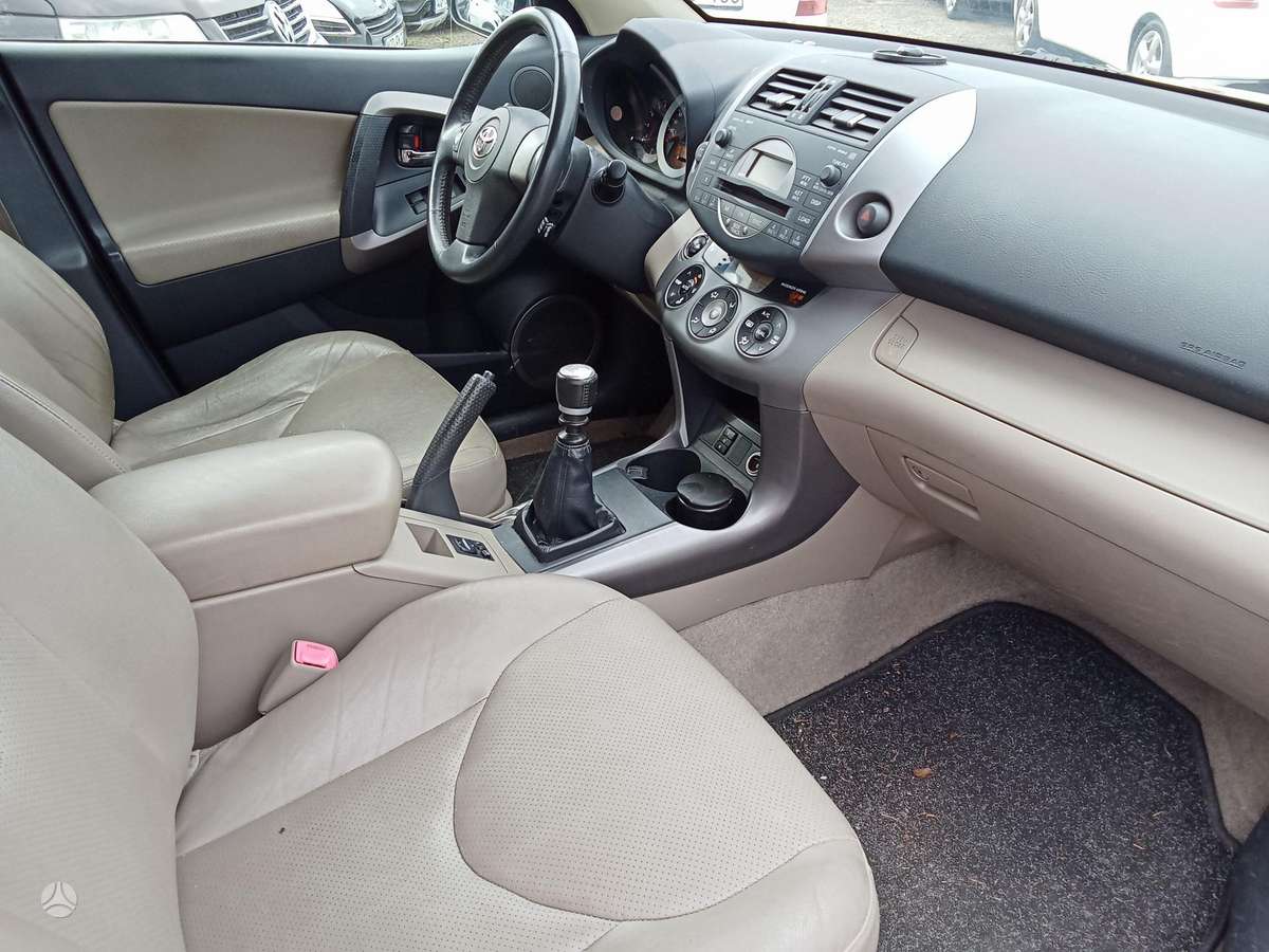 Toyota RAV4 - 7