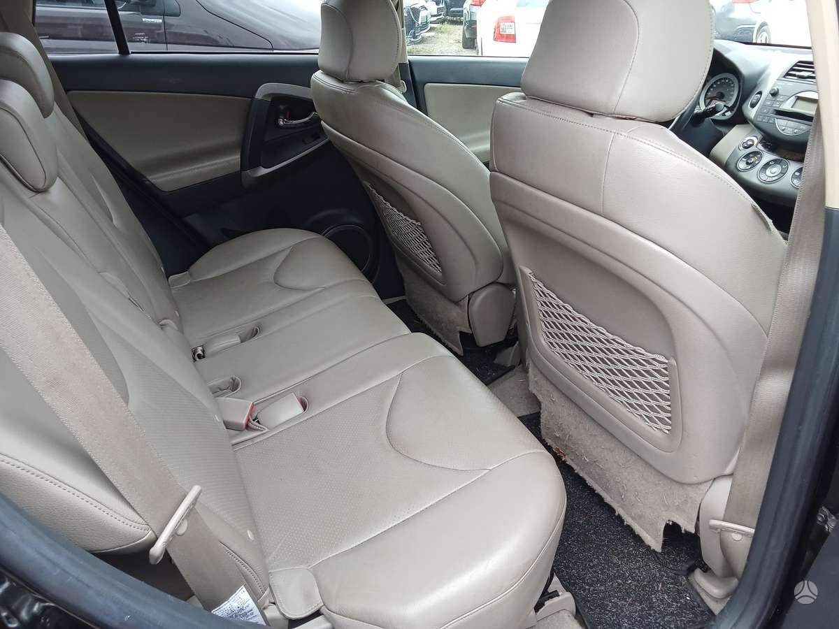 Toyota RAV4 - 9