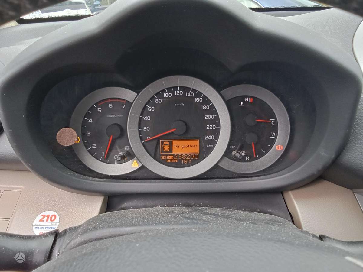 Toyota RAV4 - 10