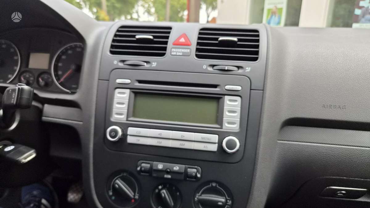 Volkswagen Golf - 6