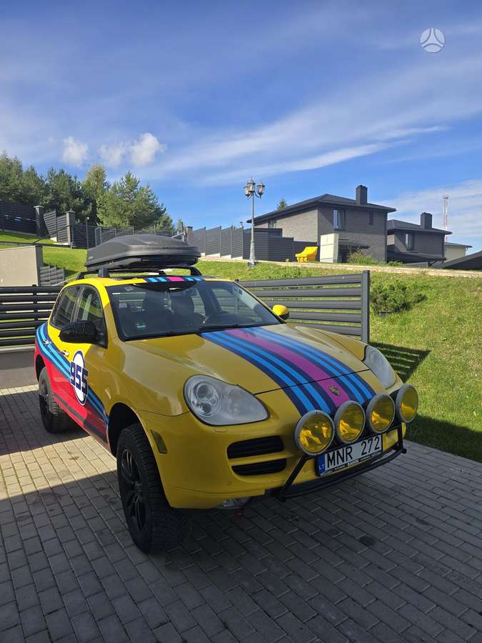 Porsche Cayenne - 1