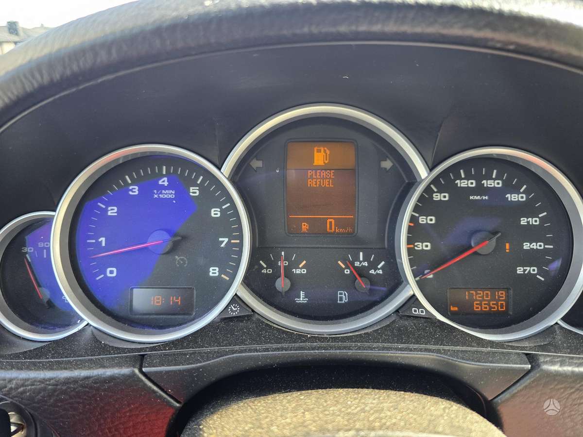 Porsche Cayenne - 6