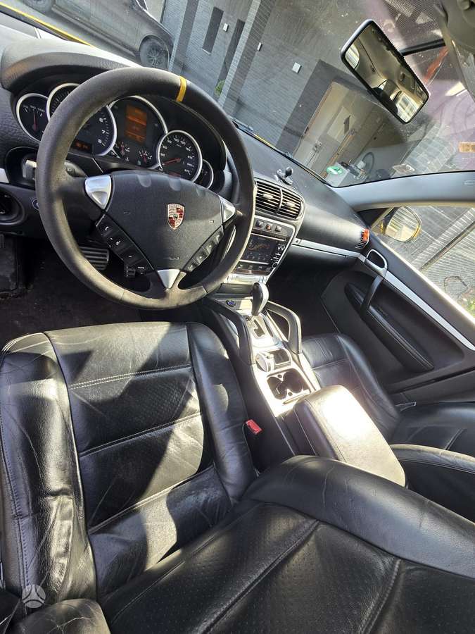 Porsche Cayenne - 7