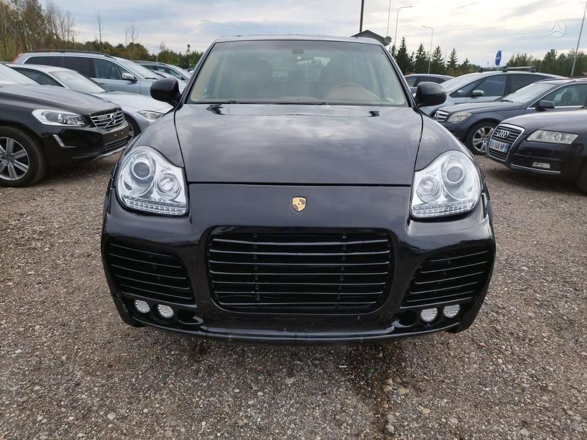 Porsche Cayenne - 1