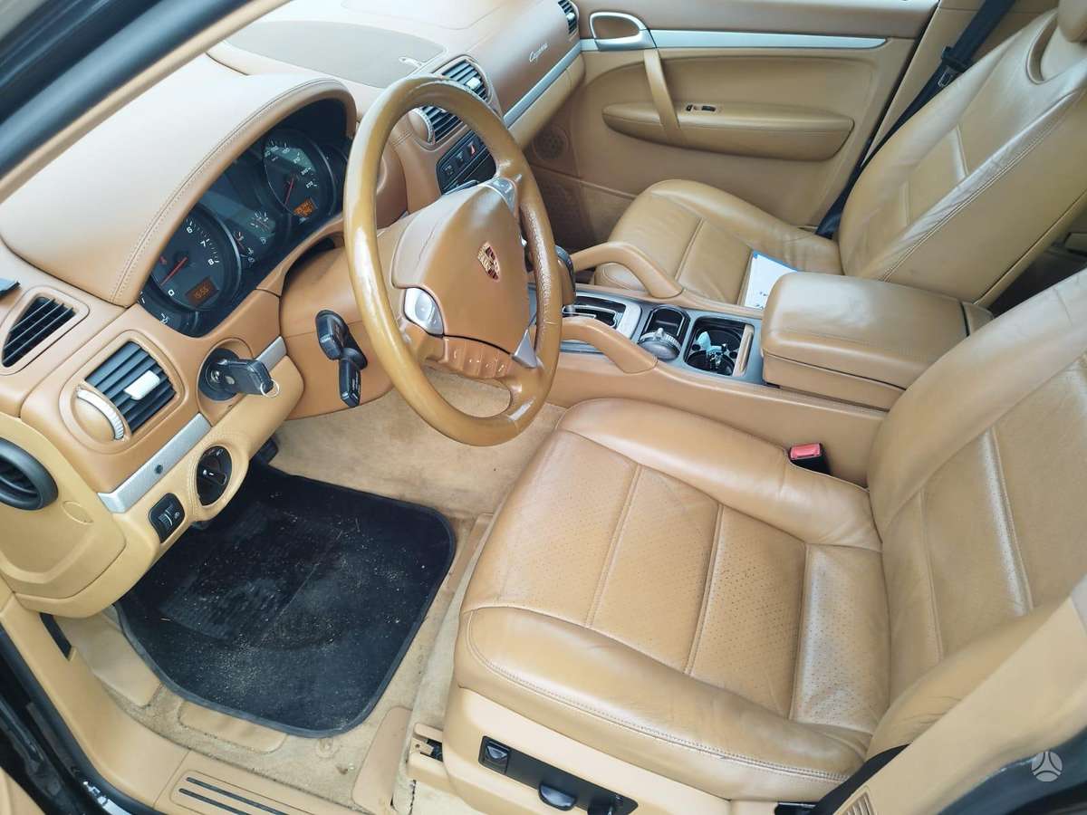 Porsche Cayenne - 9