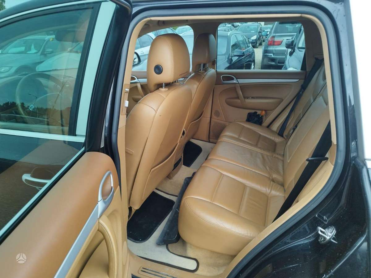 Porsche Cayenne - 11