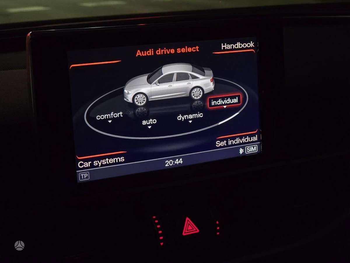 Audi A6, Седан