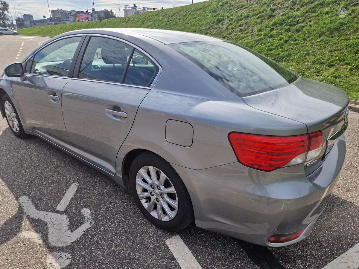 Toyota Avensis - 8