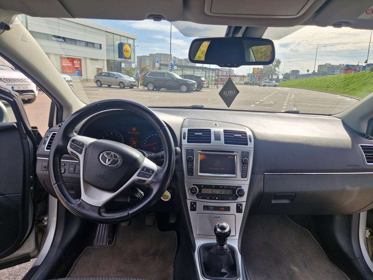Toyota Avensis - 9