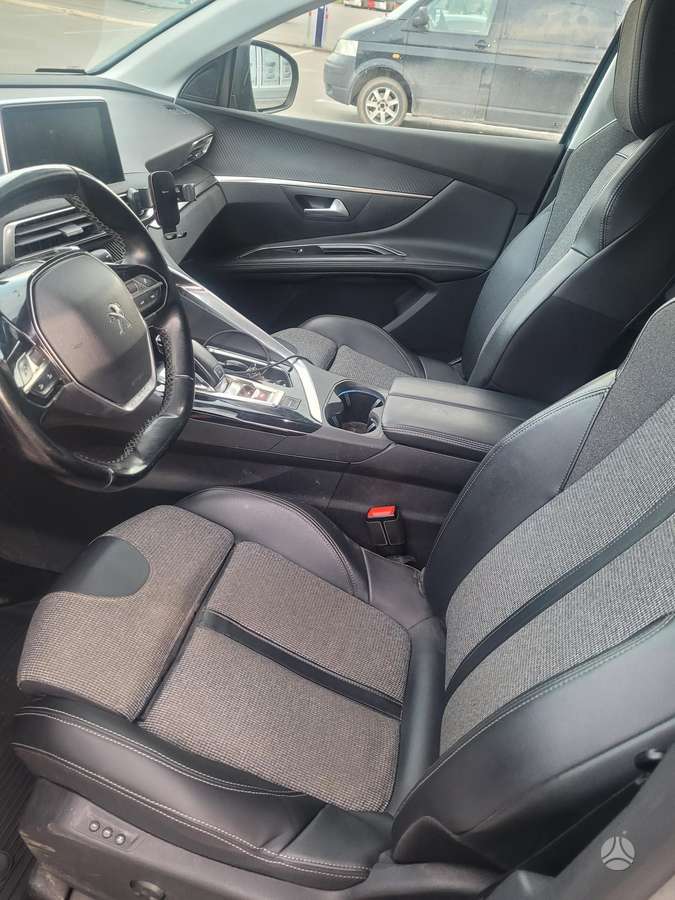 Peugeot 5008 - 8