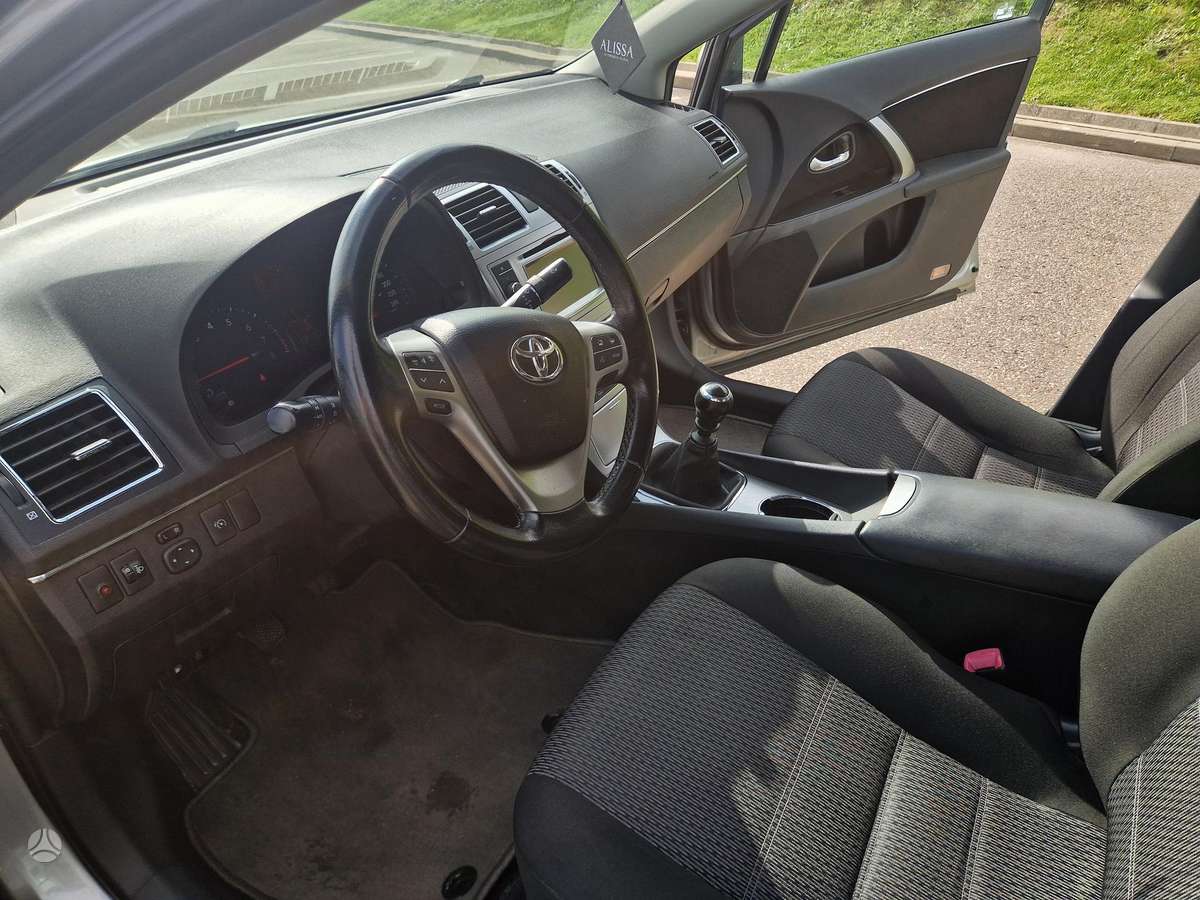Toyota Avensis - 11