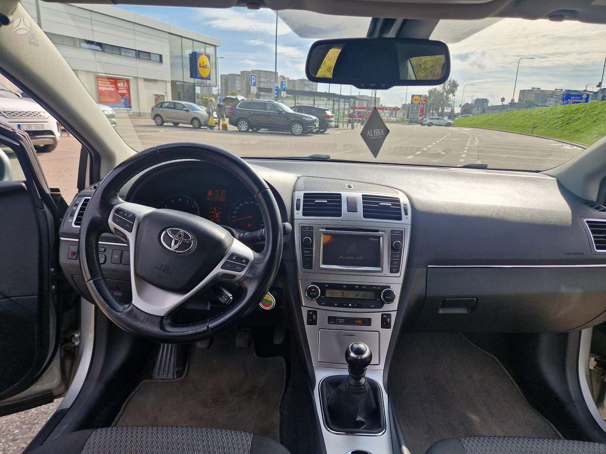Toyota Avensis - 12