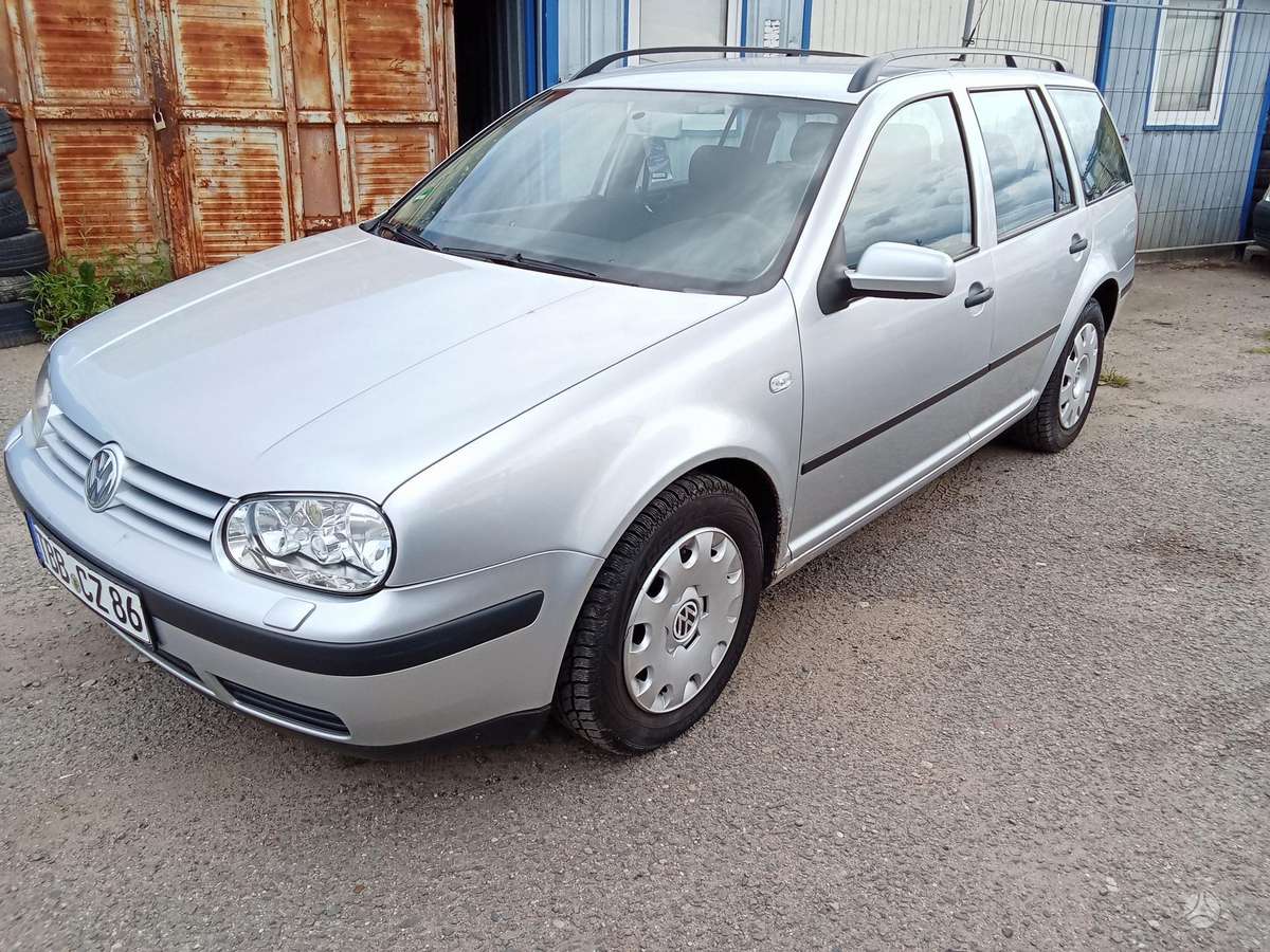 Volkswagen Golf - 1