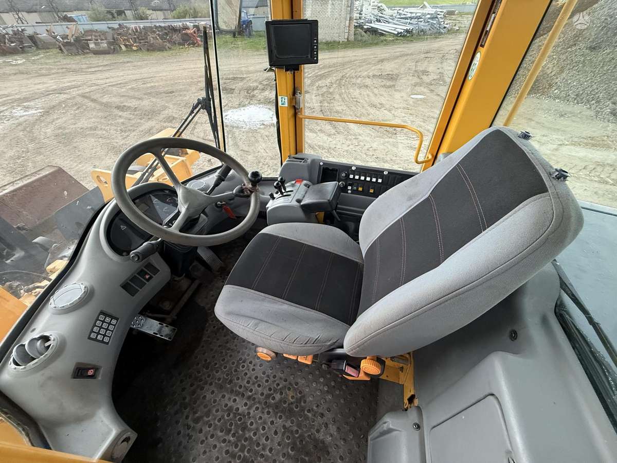Volvo L 110 E, frontaliniai krautuvai