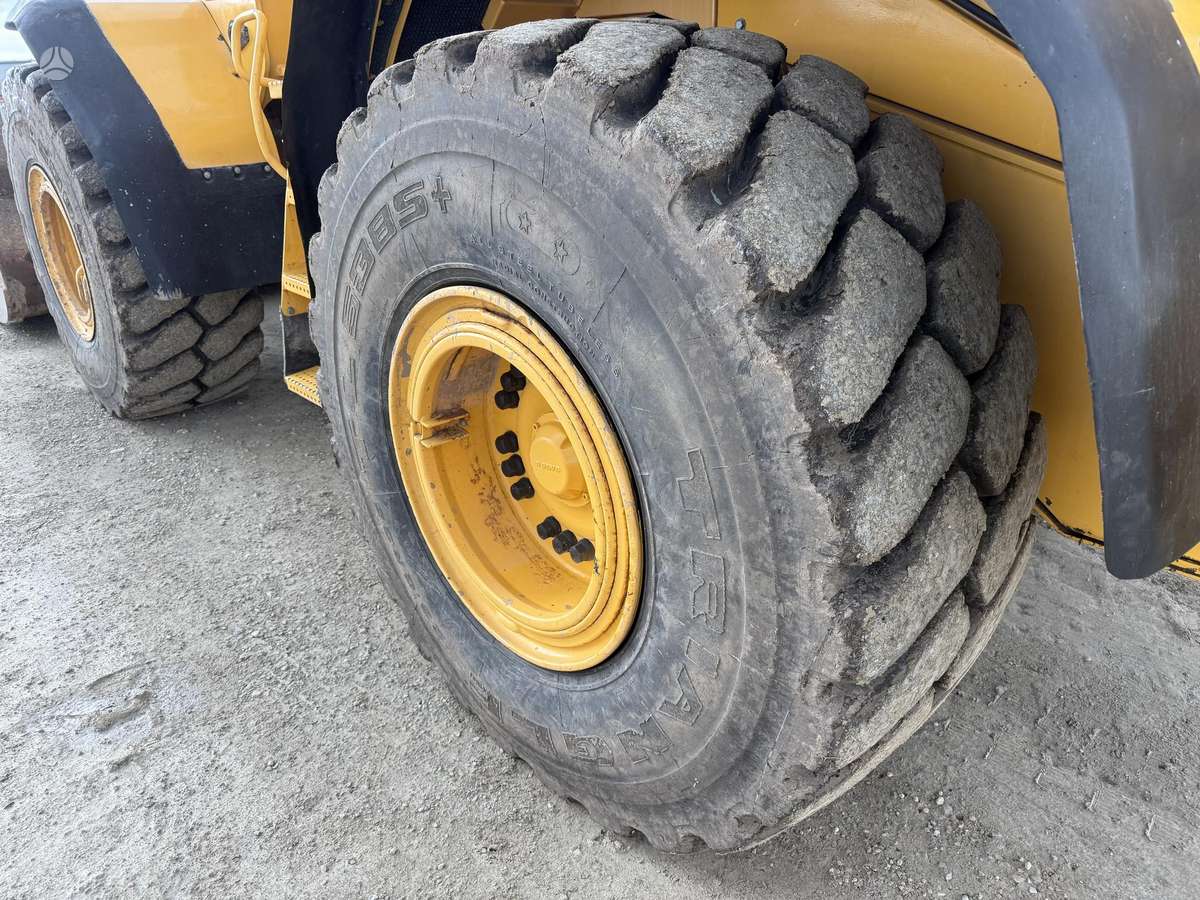 Volvo L 110 E, frontaliniai krautuvai