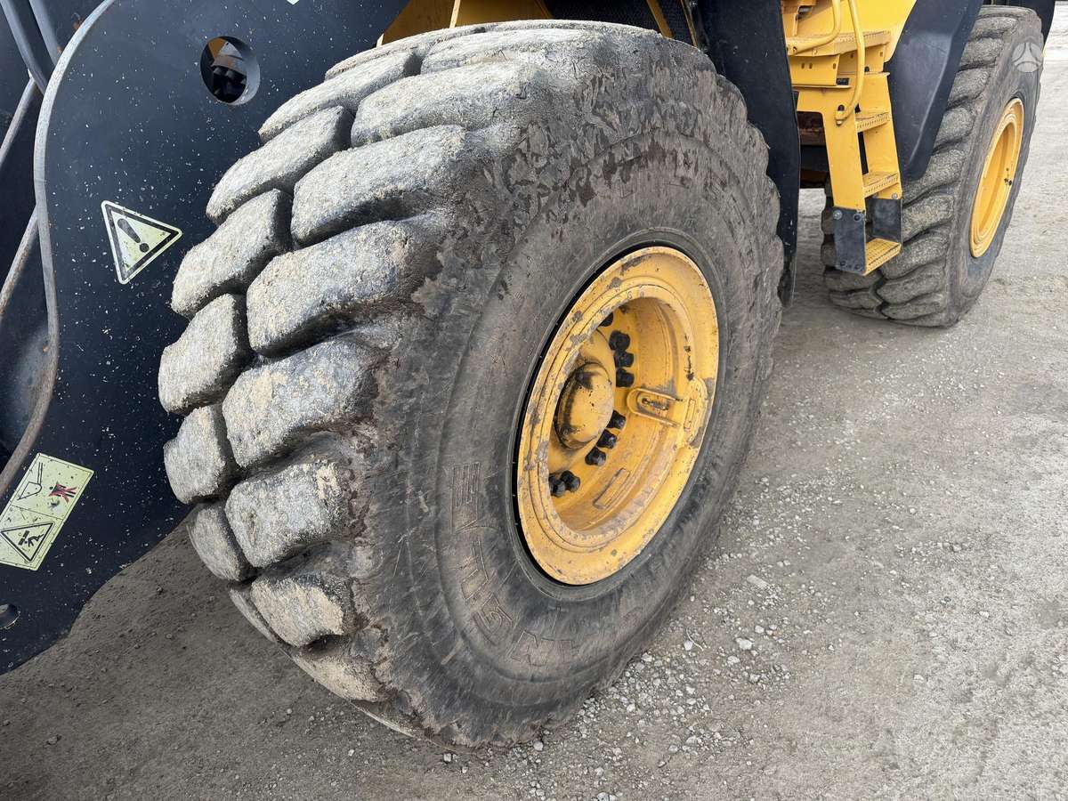 Volvo L 110 E, frontaliniai krautuvai