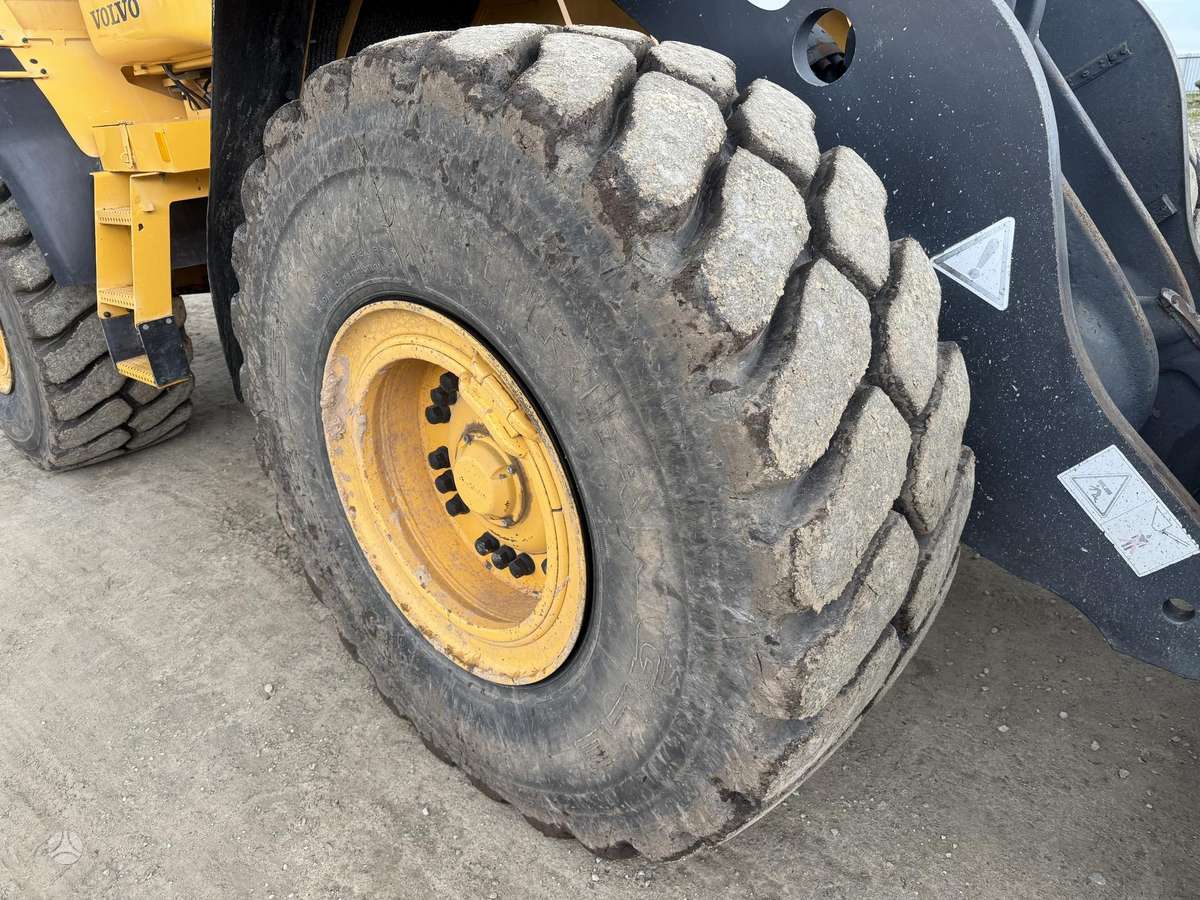 Volvo L 110 E, frontaliniai krautuvai