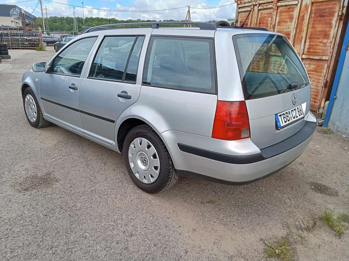 Volkswagen Golf - 4