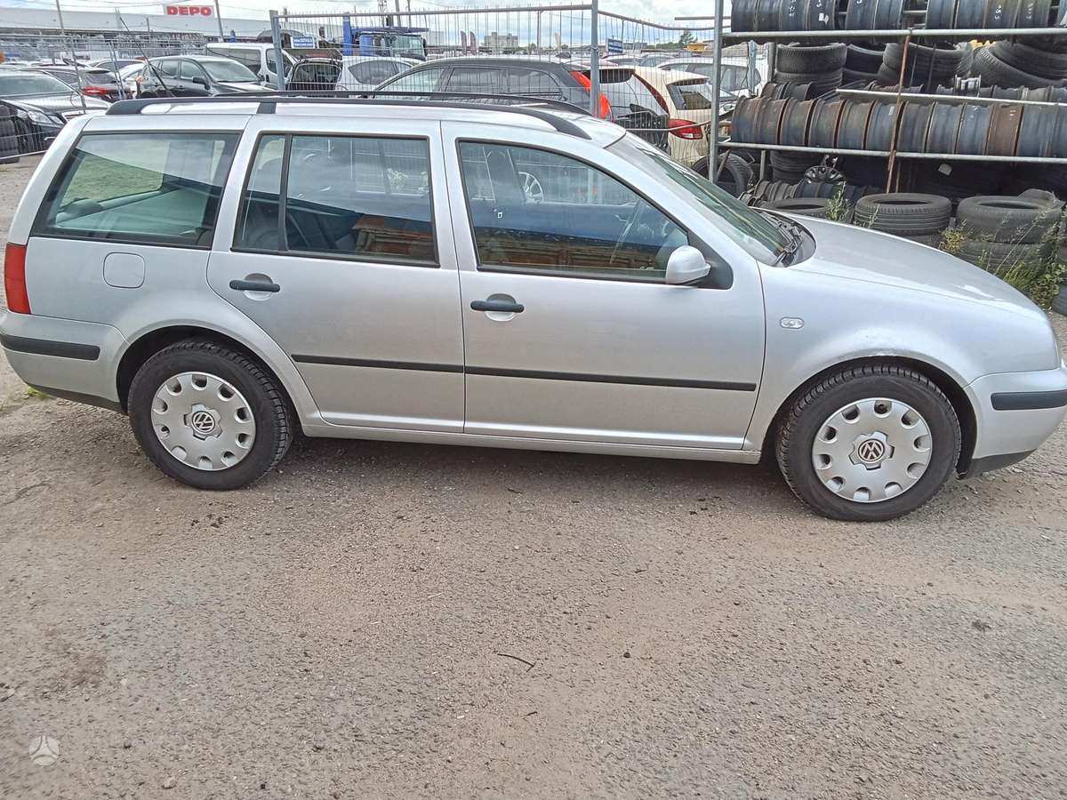 Volkswagen Golf - 6